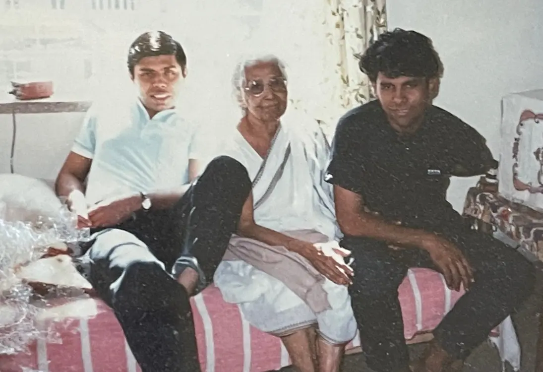 Maiji seated between Oni and Arjun Sen